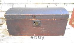 ANTIQUE 19th CENTURY EARLY AMERICAN DOMETOP TRUNK IN ORIGINAL RED PAINT