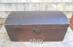 ANTIQUE 19th CENTURY EARLY AMERICAN DOMETOP TRUNK IN ORIGINAL RED PAINT