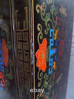 Early 20th Century Chinoiserie Hand Painted Cabinets a Pair