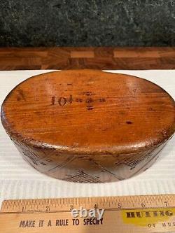 Oval bent wood hand carved box early mid 19th century (Norwegian)