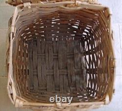 Primitive Antique Woven Splint Wood Farm Basket with Lid. Early 20th Century