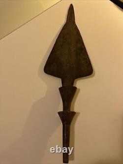 Armes antiques ÉPÉE COURTE AFRICAINE NKUTSHO du 19e au début du 20e siècle en bois tribal