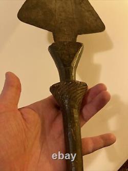 Armes antiques ÉPÉE COURTE AFRICAINE NKUTSHO du 19e au début du 20e siècle en bois tribal