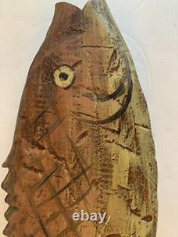Art populaire en bois sculpté à la main de poisson du début du 20e siècle
