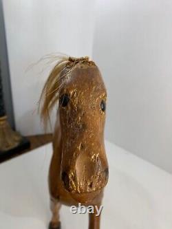 Art populaire primitif : étalon jouet en chêne sculpté avec crinière en crin de cheval - en excellent état