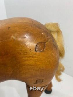 Art populaire primitif : étalon jouet en chêne sculpté avec crinière en crin de cheval - en excellent état