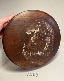 Boîte en bois incrustée de cuivre rare du début du XXe siècle du bouddhisme tibétain de 12 pouces de diamètre