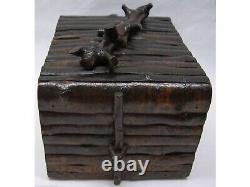 Boîte en bois sculpté à la main, du début du XXe siècle, forme inhabituelle