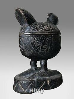 Conteneur de noix de cola en bois sculpté yoruba africain, début du 20e siècle AHDRC#0182014
