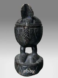 Conteneur de noix de cola en bois sculpté yoruba africain, début du 20e siècle AHDRC#0182014