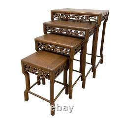 Ensemble de 4 tables gigognes en bois de teck sculpté chinois du début du XXe siècle