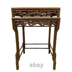 Ensemble de 4 tables gigognes en bois de teck sculpté chinois du début du XXe siècle