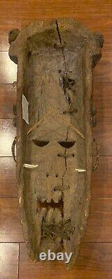 Masque cérémonial Salampasu du début du XIXe siècle