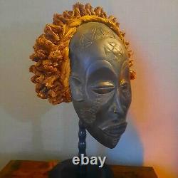 Masque tribal africain Chokwe Pwo. Masque Chokwe, début du 20ème siècle. Bois, fibres