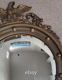 Miroir convexe murale antique à l'aigle d'or fédéral du début du siècle, grand 35'