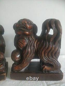Paire de chiens de garde en bois sculpté chinois antique du début du XIXe siècle de Fu Foo
