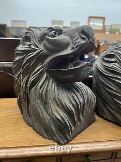 Paire de têtes de lions en bois de carrousel Charles Leopold AAFA de début de siècle