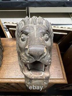 Paire de têtes de lions en bois de carrousel Charles Leopold AAFA de début de siècle