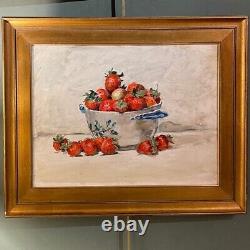 Peinture antique à l'huile sur carton de nature morte avec des fraises encadrée en bois rare du 20ème siècle