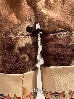Poupée inuit esquimau du début du 20e siècle, 14 pouces de hauteur