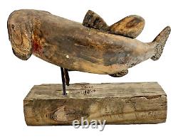 Sculpture primitive en bois sculpté à la main de poisson basse folklorique antique de 12,5 pouces