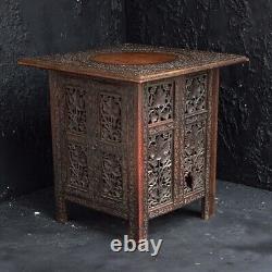 Table sculptée indienne du début du XXe siècle